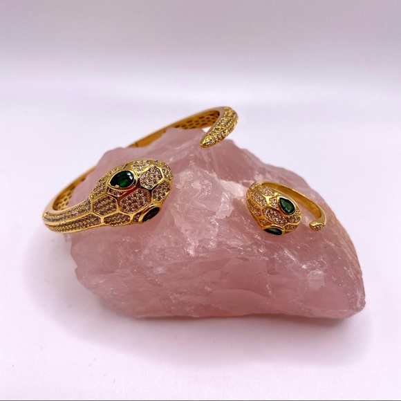 NEW 18k gold plated snake shape ring with green CZ eye - Picture 3 of 7